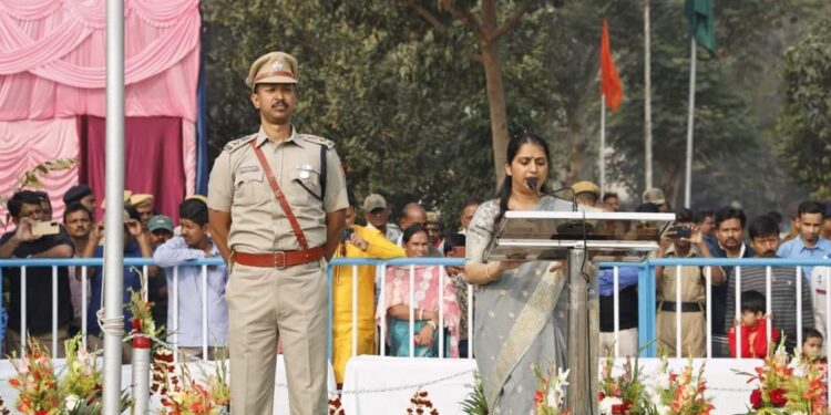 সমগ্র দেশের সঙ্গে পূর্ব বর্ধমান জেলাতেও যথাযোগ্য মর্যাদার সাথে পালিত হল ৭৪ তম প্রজাতন্ত্র দিবস।