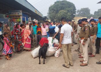 ৭৪ তম প্রজাতন্ত্র দিবসের প্রাক্কালে জিআরপি ও আরপিএফ- এর যৌথ উদ্যোগে বর্ধমান স্টেশনে চলে নাকা চেকিং।