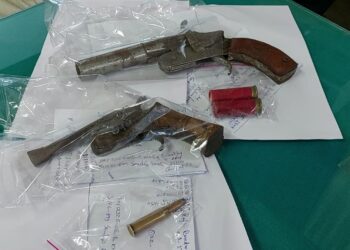 আগ্নেয়াস্ত্র সহ ৬ জনকে গ্রেফতার করল বর্ধমান থানার পুলিশ,উদ্ধার ২টি পাইপগান সহ ৩ টি কার্তুজ।