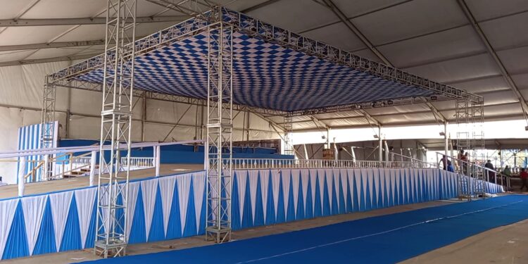 একদিকে রেল চলাচল নিয়ন্ত্রিত অন্যদিকে বাসের অপ্রতুলতা, মুখ্যমন্ত্রীর প্রশাসনিক জনসভা ঘিরে বর্ধমানে চরম যাত্রী দুর্ভোগের আশঙ্কা।